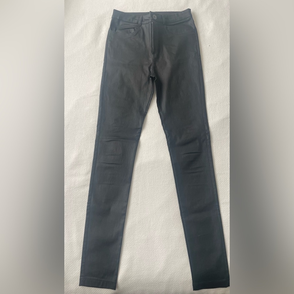 Black fake leather skinny pants